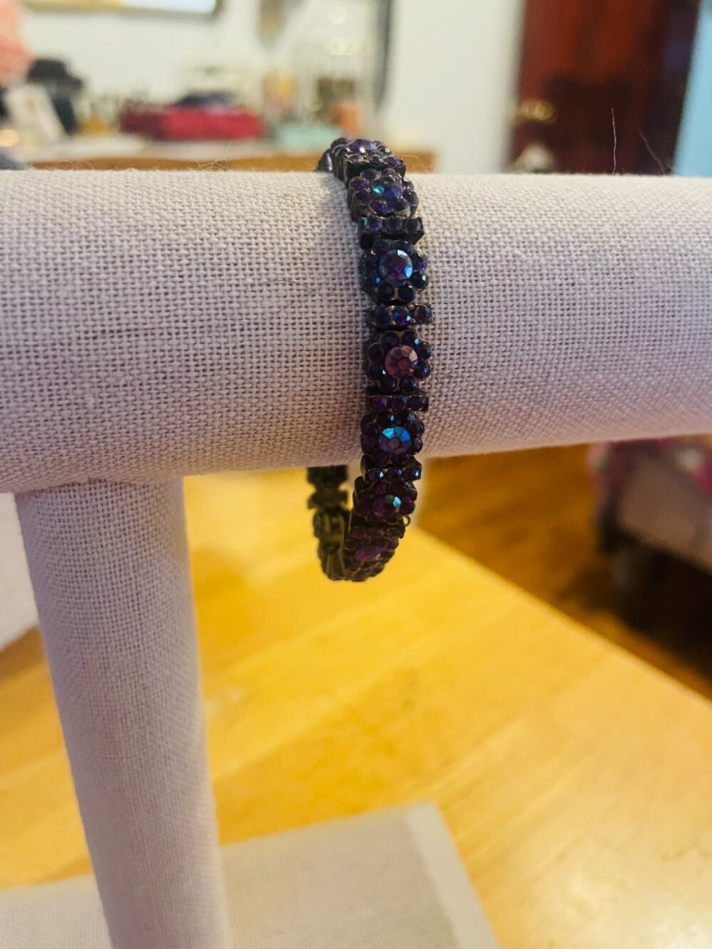 1928 Jewelry Amethyst Fuchsia Crystal Gold Bangle Bracelet - Picture 2 of 2